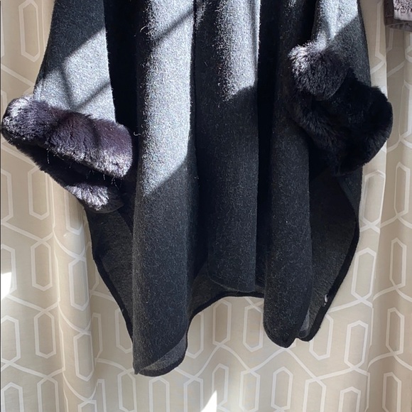 Charcoal/black faux fur poncho - Picture 2 of 4